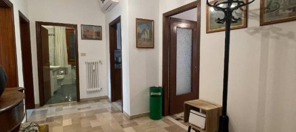 5-salle Appartement à Venice, Italy No. 29898 2