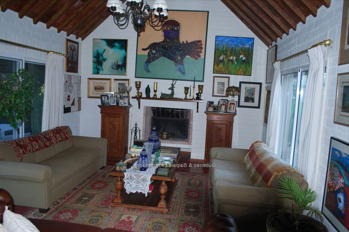 3 bedrooms House in Canelones, Uruguay No. 8400