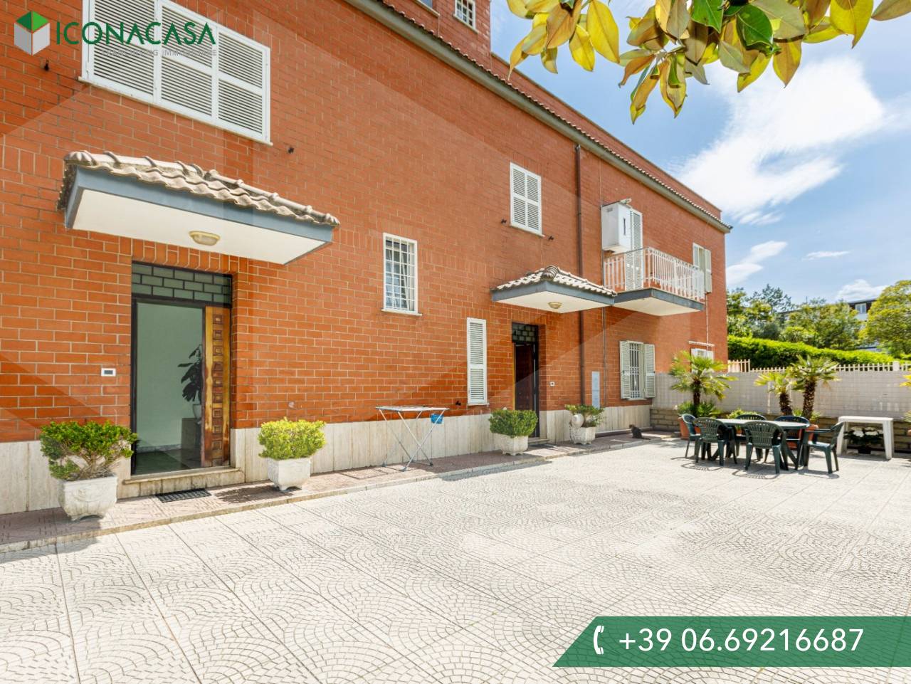 9 rooms Building in Rome, Italy No. 28358