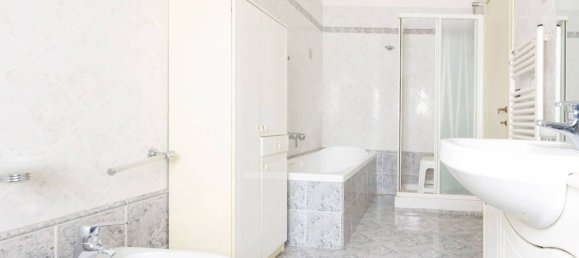 9 rooms Building in Rome, Italy No. 28358 28