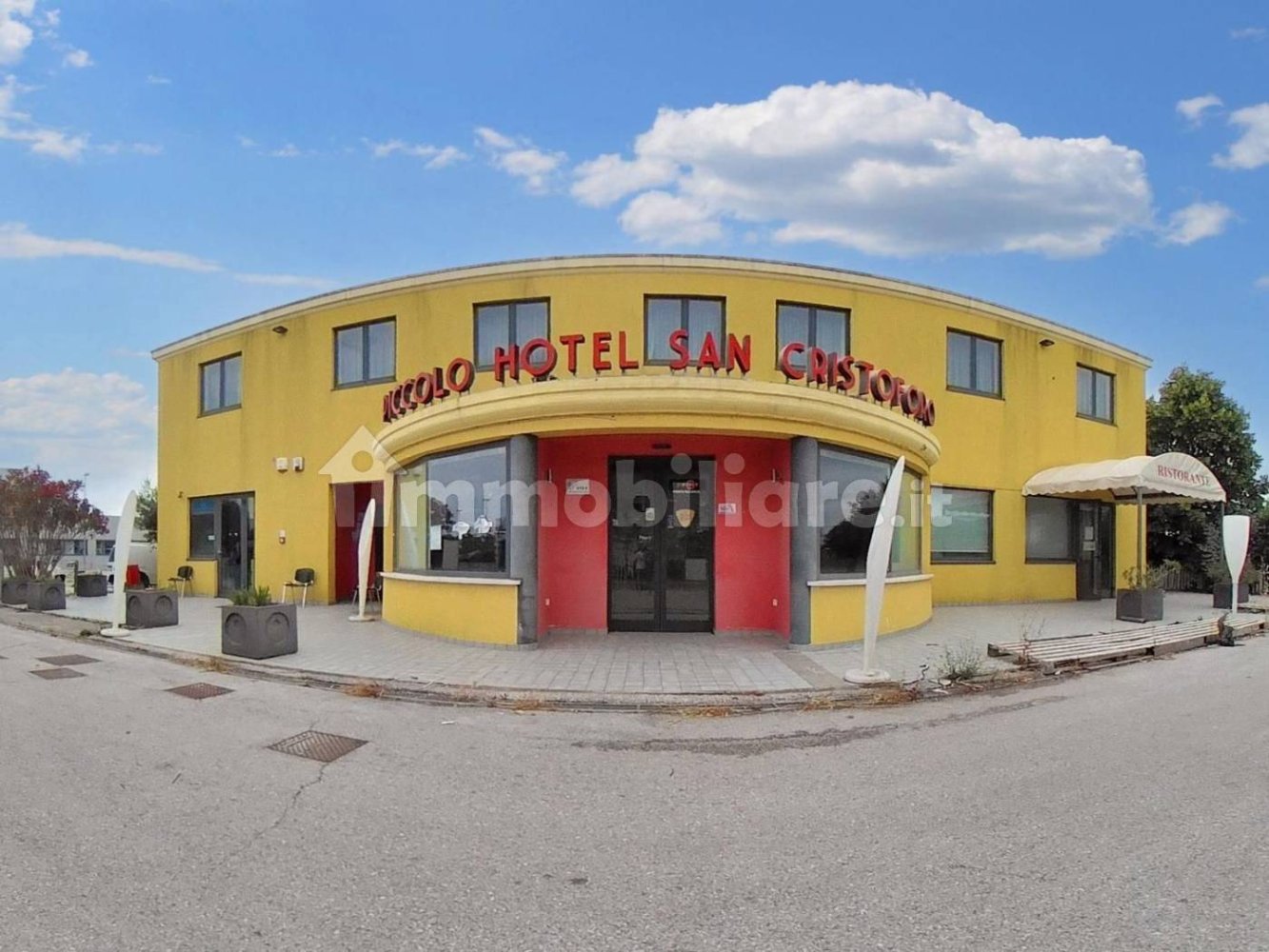 Gewerbliche Immobilie in Monte Porzio, Italy 1000m², Nr. 315817