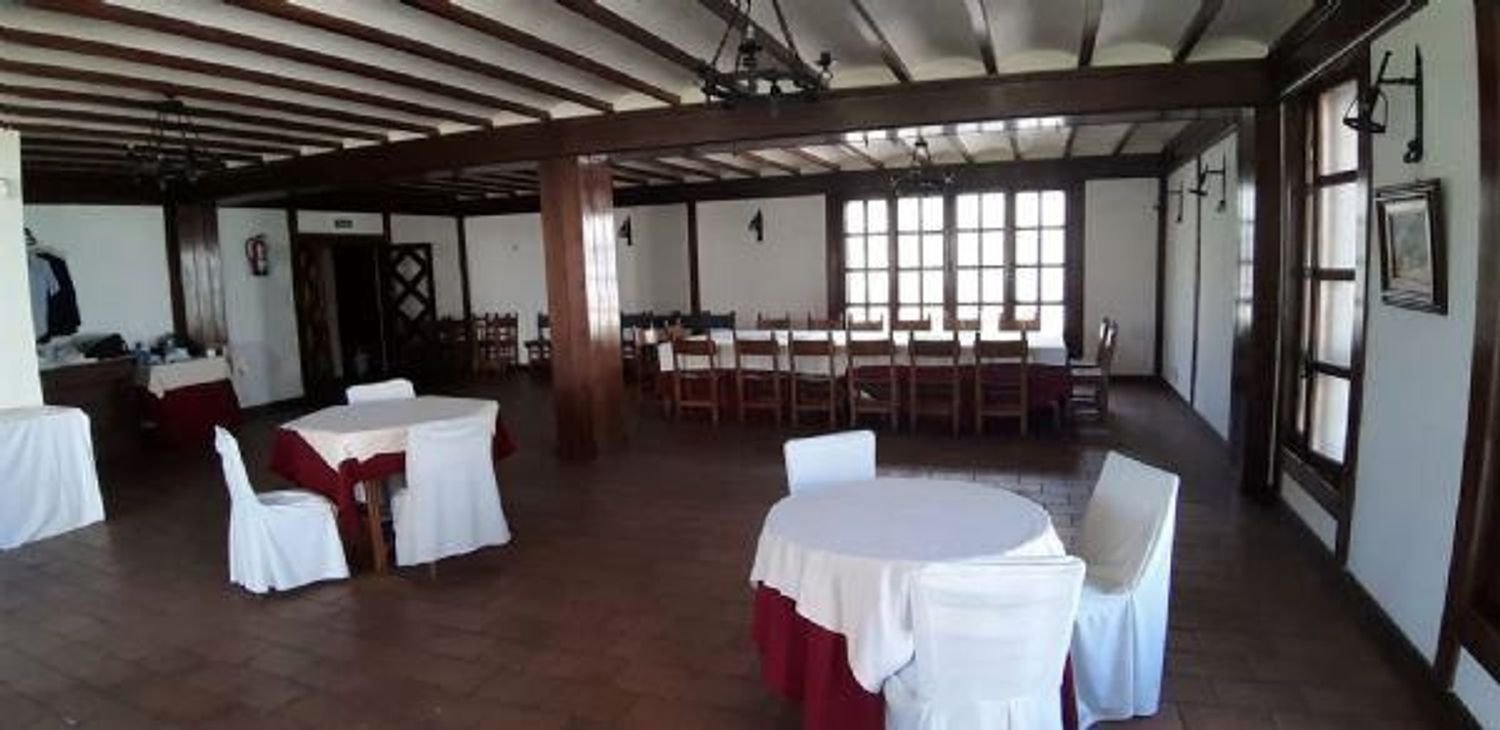 890m² Commercial property in Alba de Tormes, Spain No. 81535