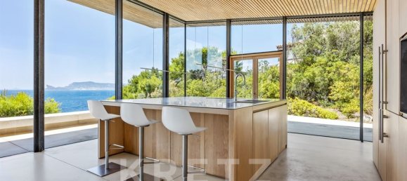 6 bedrooms Villa in Saint-Cyr-sur-Mer, France No. 349439 4