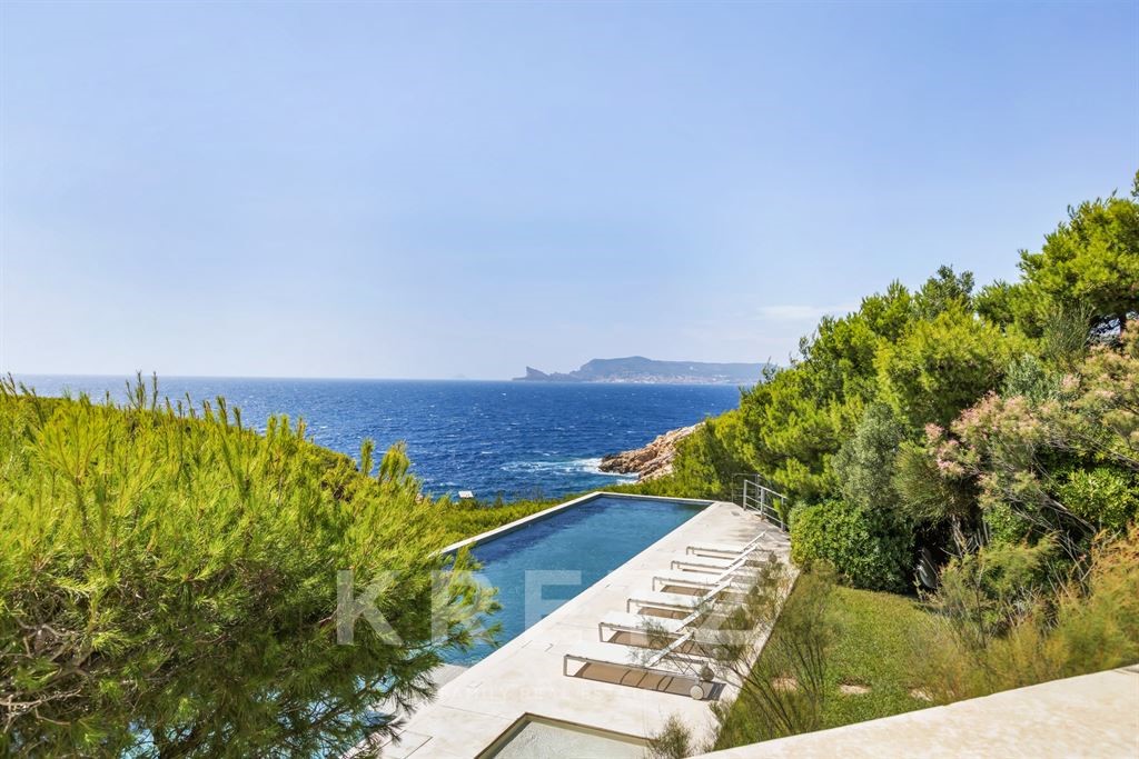 6 bedrooms Villa in Saint-Cyr-sur-Mer, France No. 349439