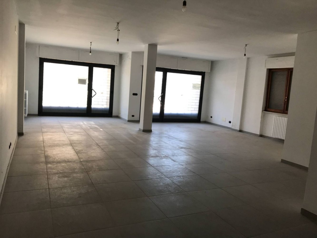 Gewerbliche Immobilie in Vasto, Italy 200m², Nr. 149539