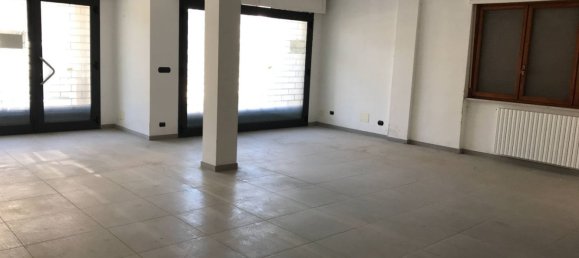 Gewerbliche Immobilie in Vasto, Italy 200m², Nr. 149539 2