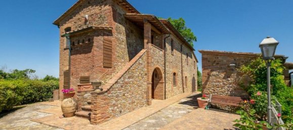 4 bedrooms Villa in Città della Pieve, Italy No. 57391 2