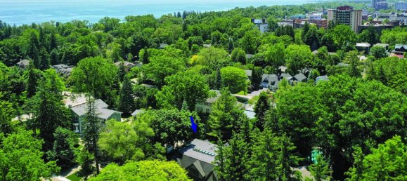 7 bedrooms House in Oakville, Canada No. 769 2