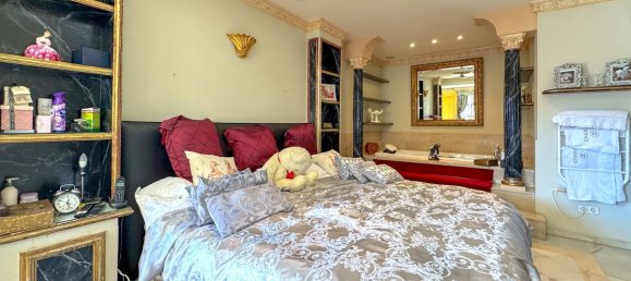 4 bedrooms Villa in Estepona, Spain No. 23621 11