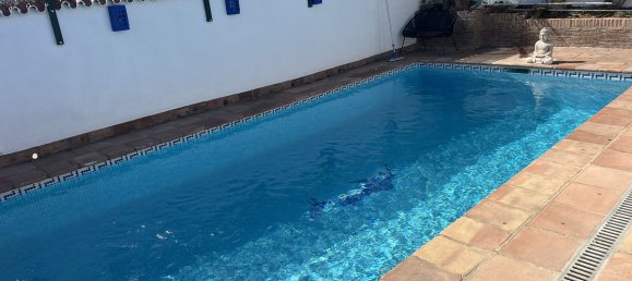 4 bedrooms Villa in Estepona, Spain No. 23621 21