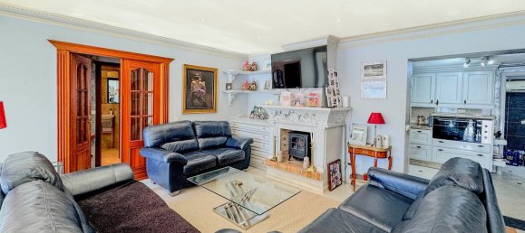 4 bedrooms Villa in Estepona, Spain No. 23621 2