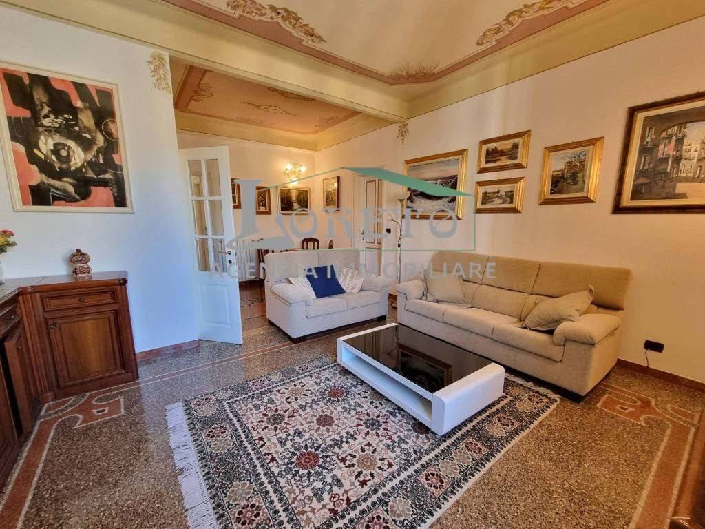 Apartamento de 4 dormitorios en Rapallo, Italy No. 372898
