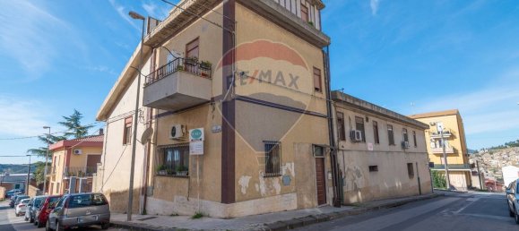 5 rooms Apartment in Caltagirone, Italy No. 79067 7