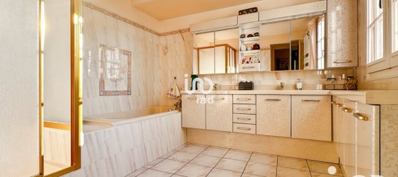 Casa de 3 dormitorios en Les Bordes, France No. 271680 7