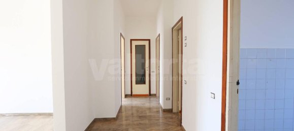 3 rooms Apartment in Monza, Italy No. 15531 9
