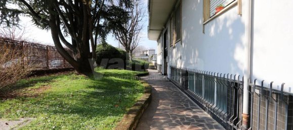 3 rooms Apartment in Monza, Italy No. 15531 23