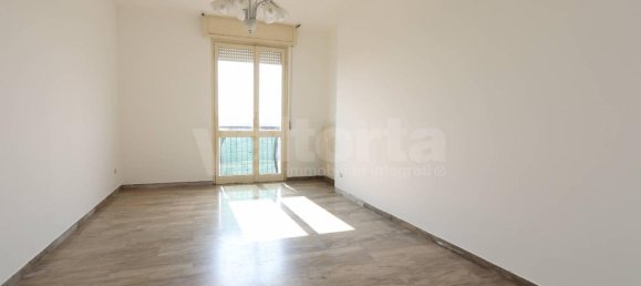 3 rooms Apartment in Monza, Italy No. 15531 4