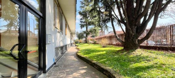 3 rooms Apartment in Monza, Italy No. 15531 20