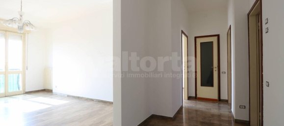 3 rooms Apartment in Monza, Italy No. 15531 7
