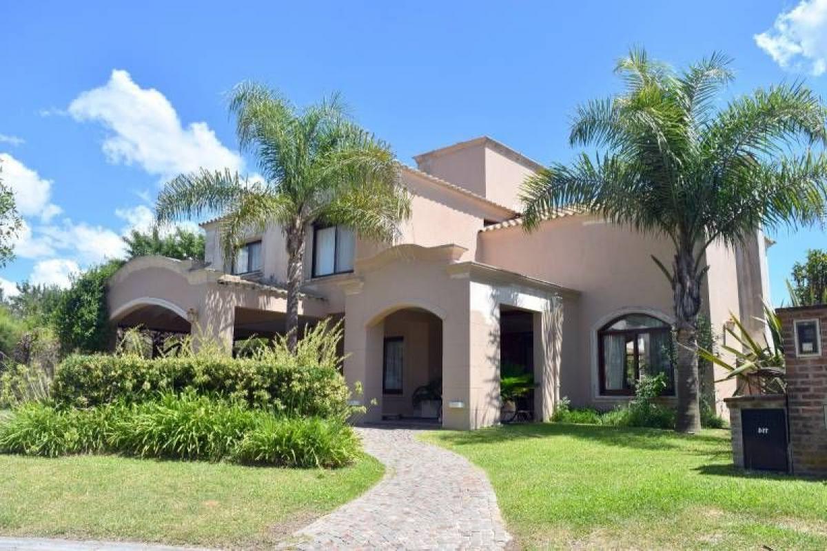 Casa de 4 dormitorios en Pilar, Argentina No. 11154