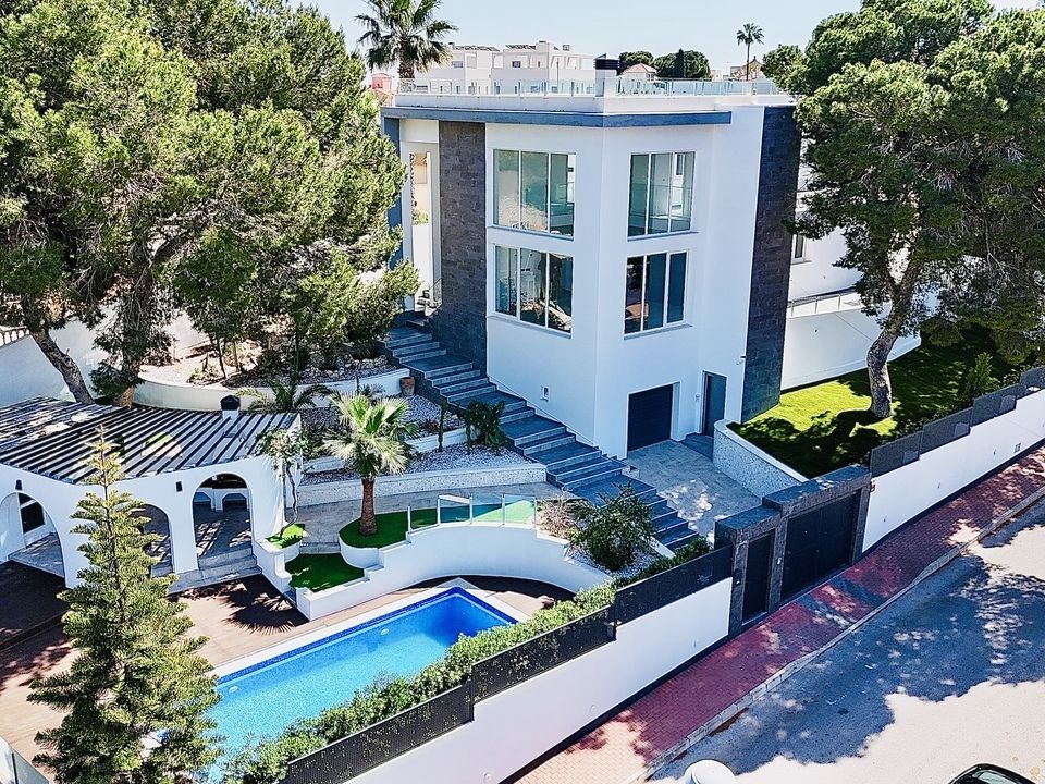 6 Schlafzimmer Villa in Torrevieja, Spain, Nr. 189235