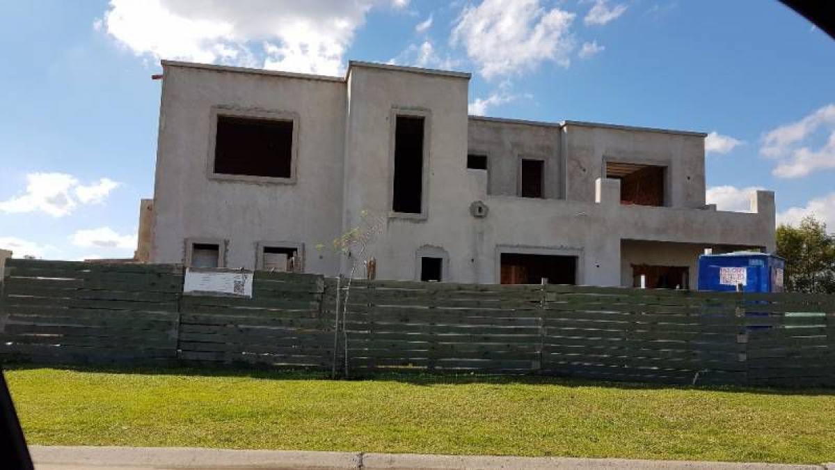 3 bedrooms House in Tigre, Argentina No. 5096