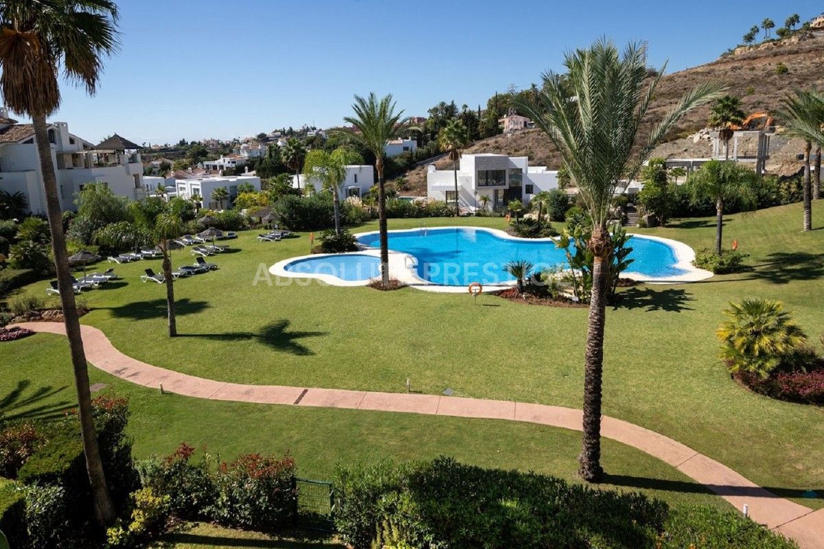 3 bedrooms Penthouse in El Paraiso, Spain No. 99697