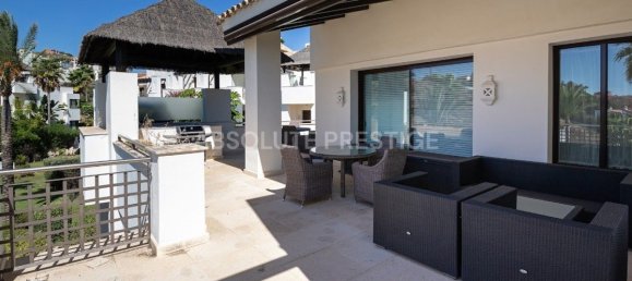 3 bedrooms Penthouse in El Paraiso, Spain No. 99697 2