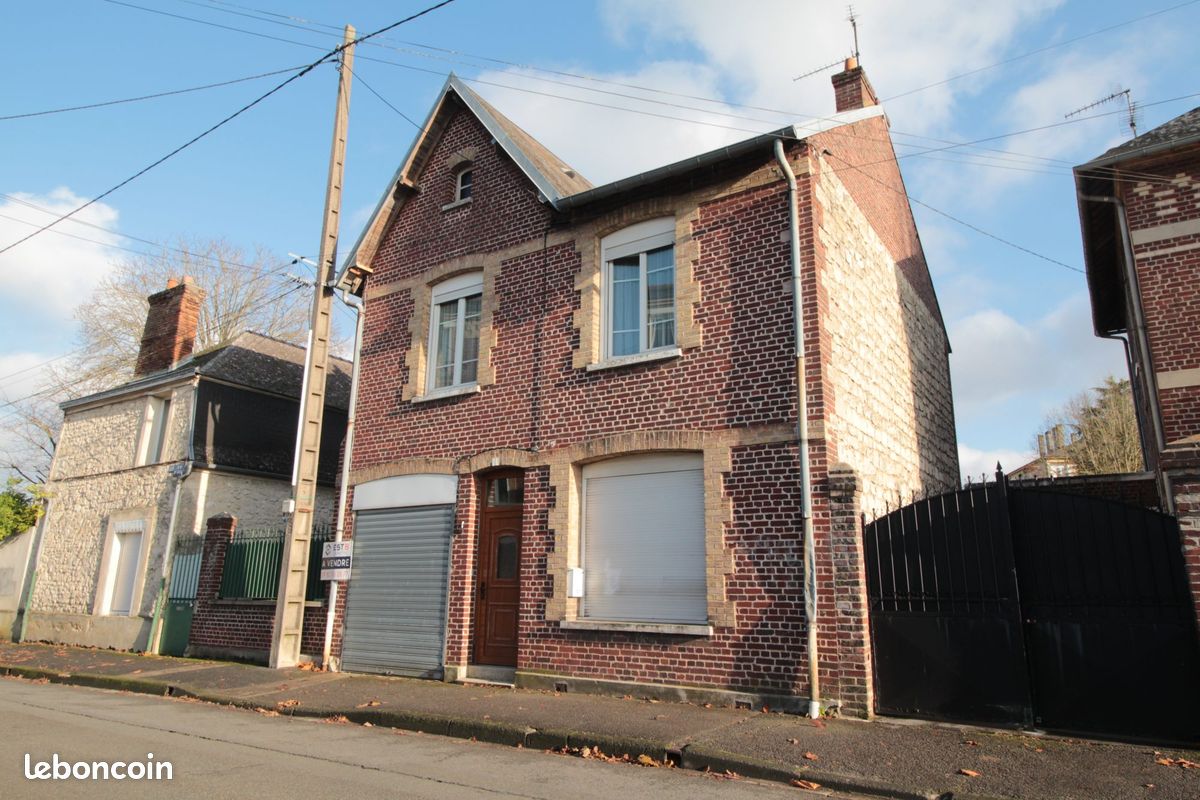 Casa de 3 dormitorios en Compiegne, France No. 55227