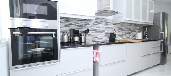 4 bedrooms Townhouse in Marbella, Spain No. 144705 3