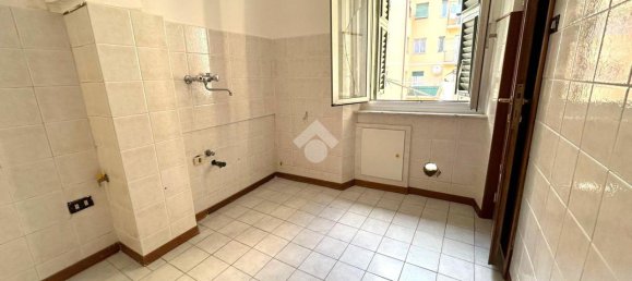 2 rooms Apartment in Genoa, Italy No. 102820 6