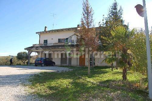 8 bedrooms House in Carassai, Italy No. 373741