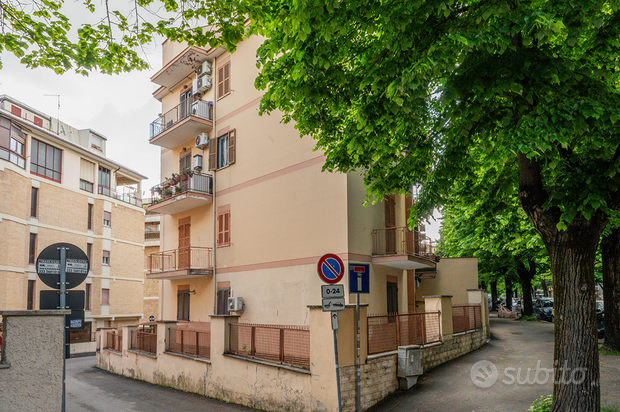 Квартира с 2 комнатами в Рим, Италия № 267991