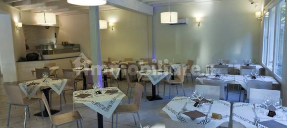 3 rooms Commercial property in Lucca, Italy No. 62724 4