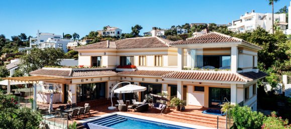 5 bedrooms Villa in Marbella, Spain No. 36927 4