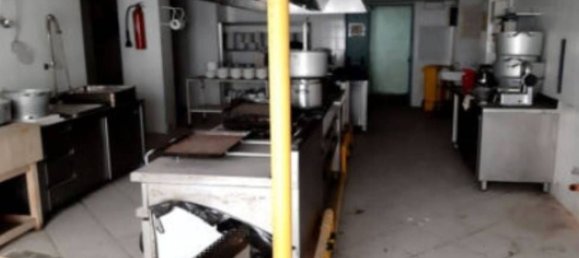 585m² Commercial property in Melfi, Italy No. 376093 5