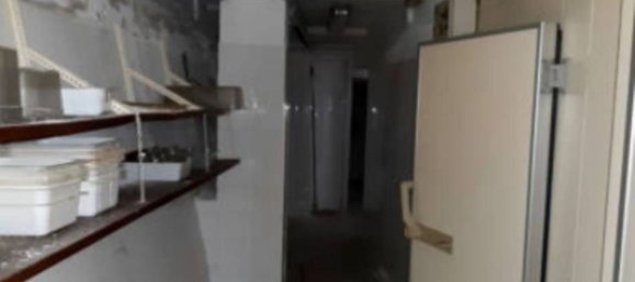 585m² Commercial property in Melfi, Italy No. 376093 7