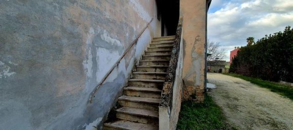 9 rooms House in Nocciano, Italy No. 127552 6