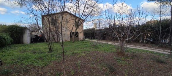 9 rooms House in Nocciano, Italy No. 127552 4