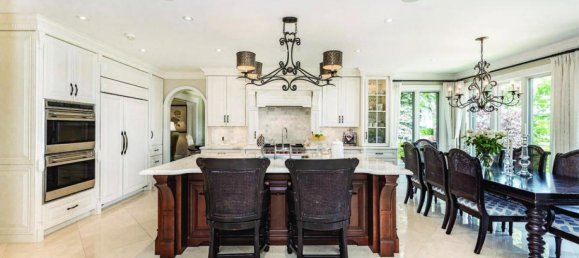 5 bedrooms House in Burlington, Canada No. 123 2