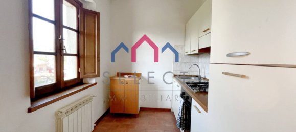 2 bedrooms Apartment in Barga, Italy No. 189408 4