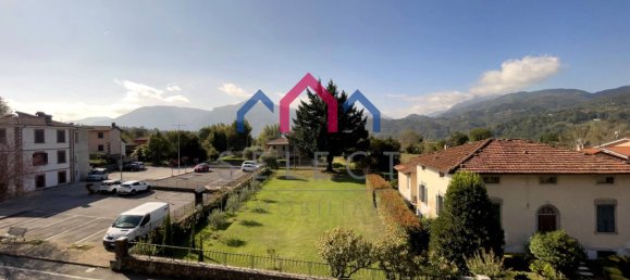 2 bedrooms Apartment in Barga, Italy No. 189408 3