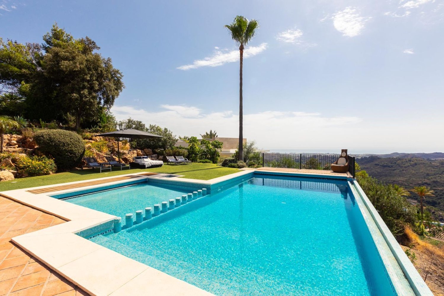 5 bedrooms Villa in Malaga, Spain No. 134279