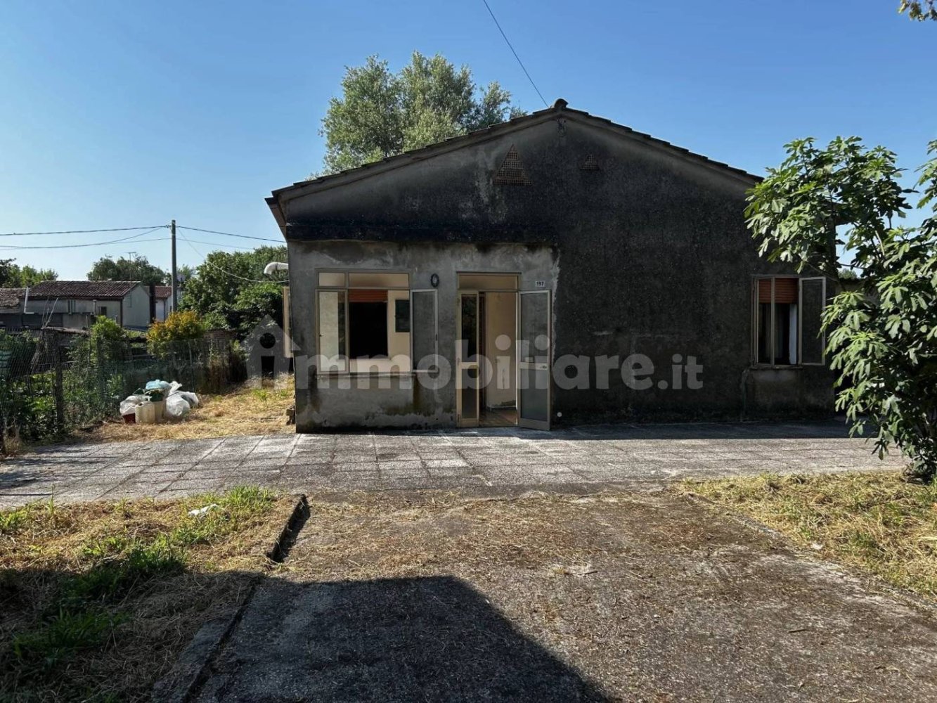 2 bedrooms House in San Martino di Venezze, Italy No. 263082