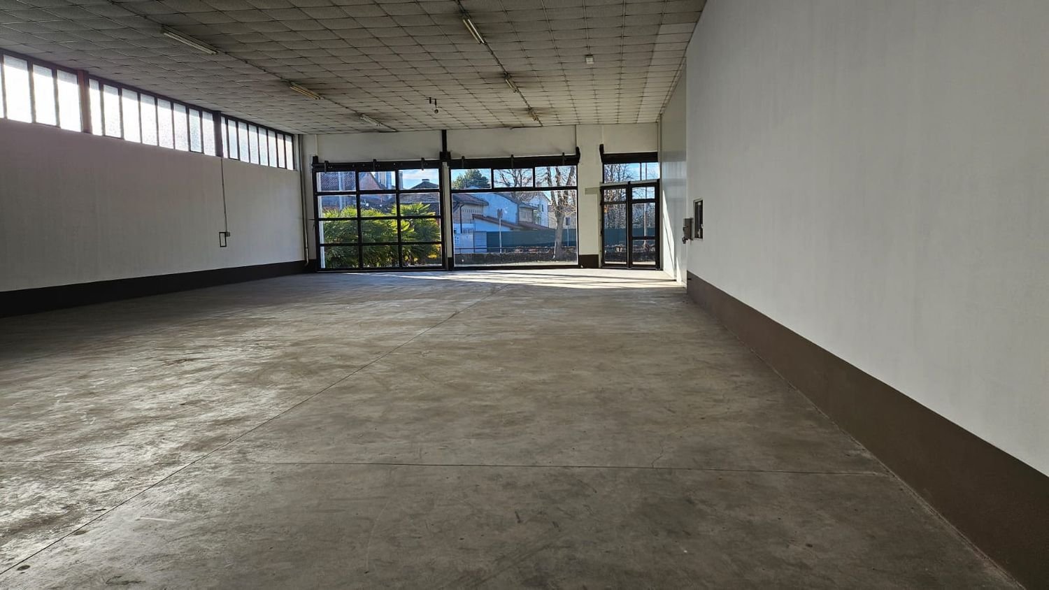 650m² Warehouse in Monastier di Treviso, Italy No. 210863
