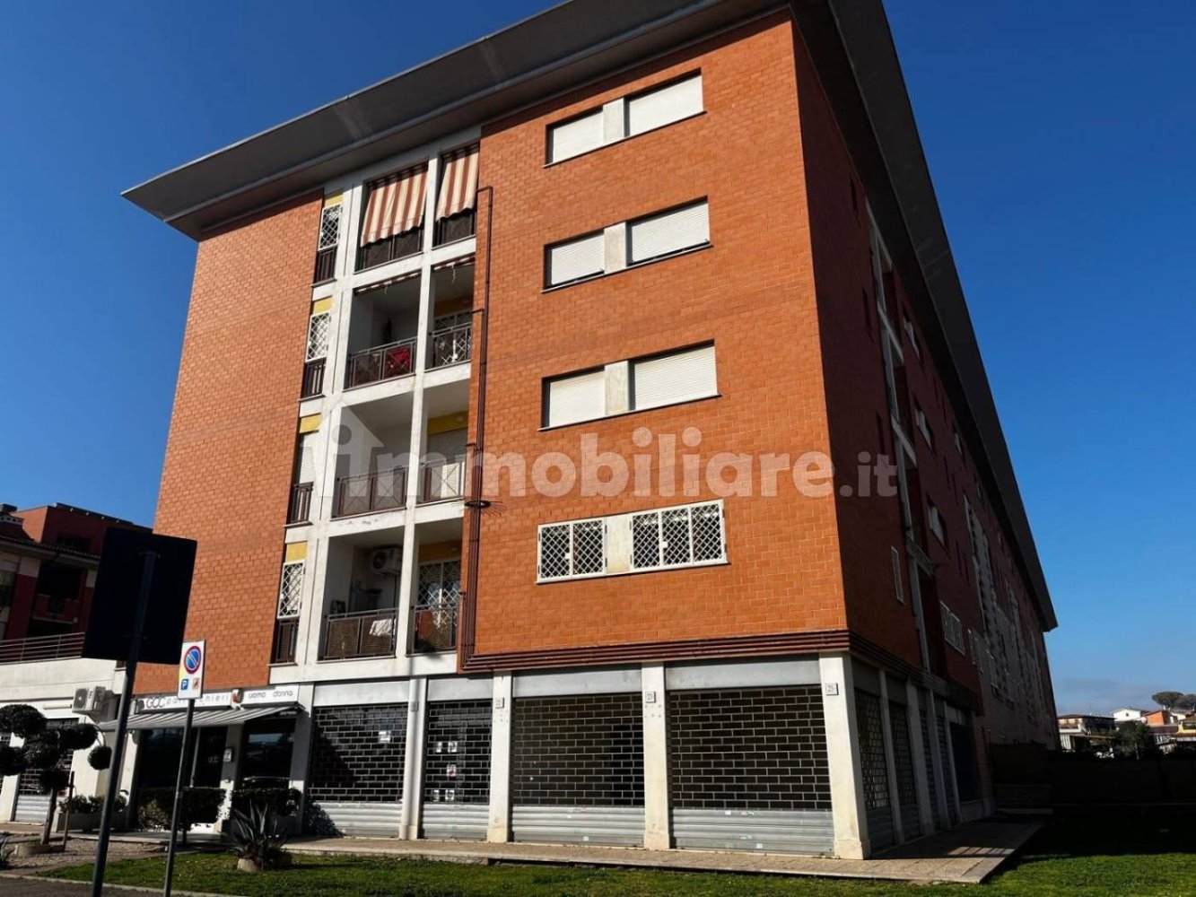 1غرفة عقار تجاري في Rome, Italy رقم 85037