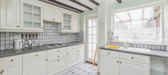 3 bedrooms House in Bushey, United Kingdom No. 6204 2