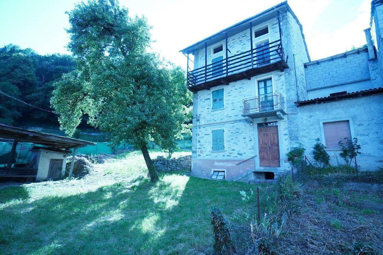 Casa de 5 habitaciónes en Gordona, Italy No. 74337