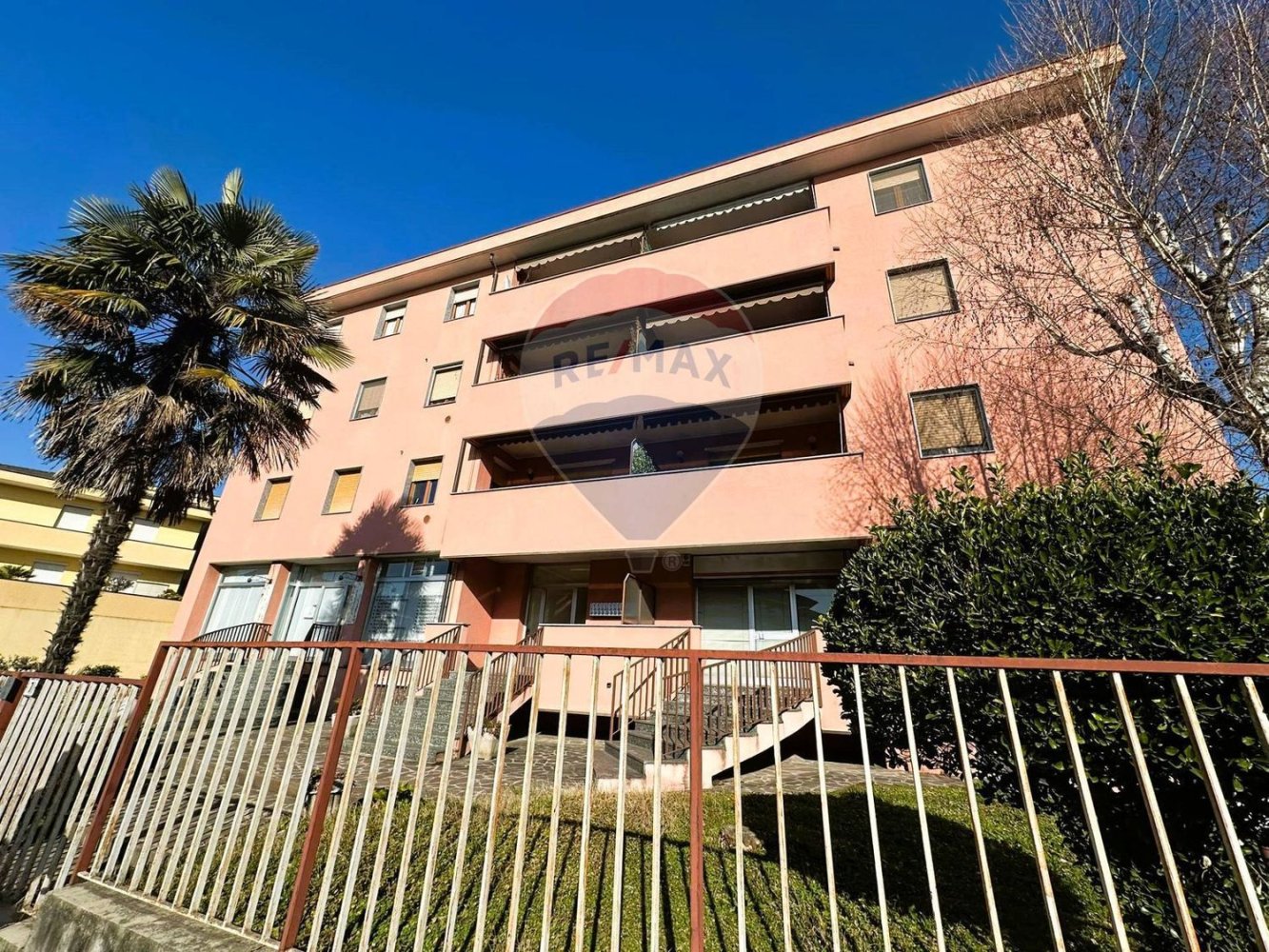 Propiedad comercial en Cornate d'Adda, Italy 83 m² No. 152565