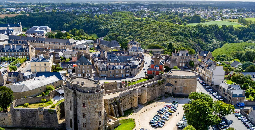 2 bedrooms Apartment in Dinan, France No. 195525